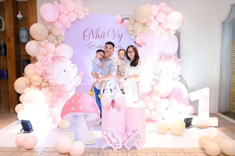 Mẫu backdrop rèm kim tuyến, sequin sinh nhật bé gái