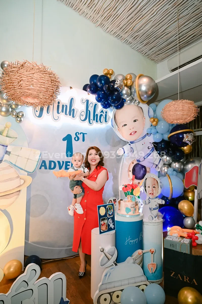 Cách trang trí bàn gallery sinh nhật bé trai cực ngầu