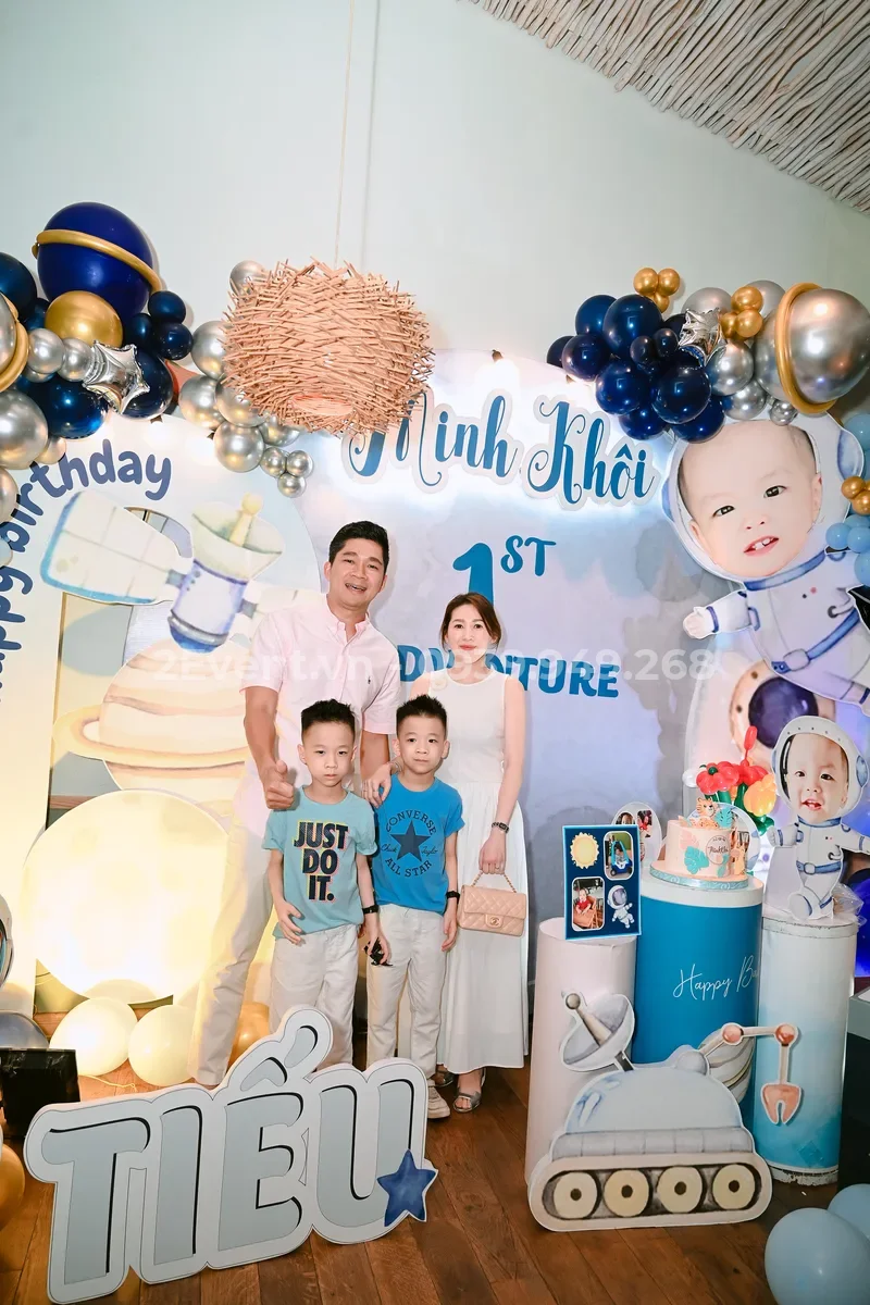 Trang trí bong bóng sinh nhật bé gái tông hồng, trắng, vàng