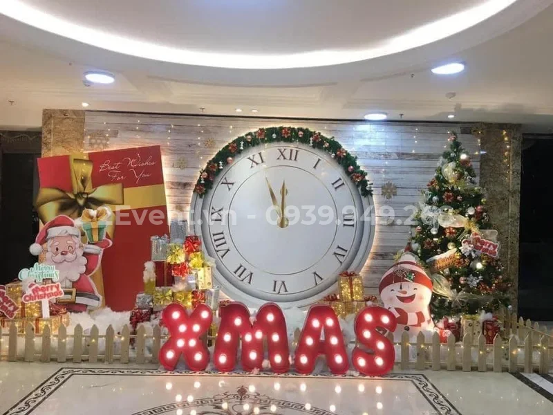 Cách trang trí cây thông Noel tại nhà và công ty