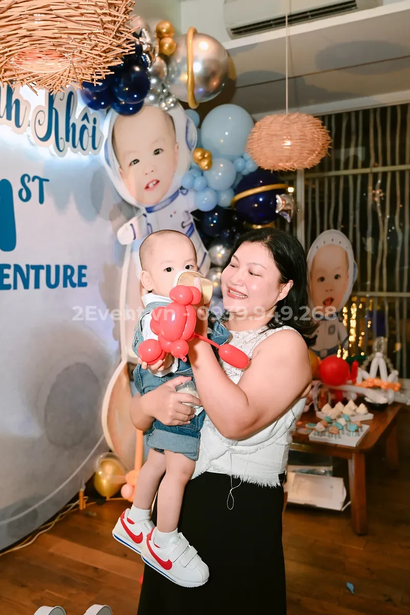 Ý tưởng trang trí sinh nhật chủ đề elsa cho bé yêu