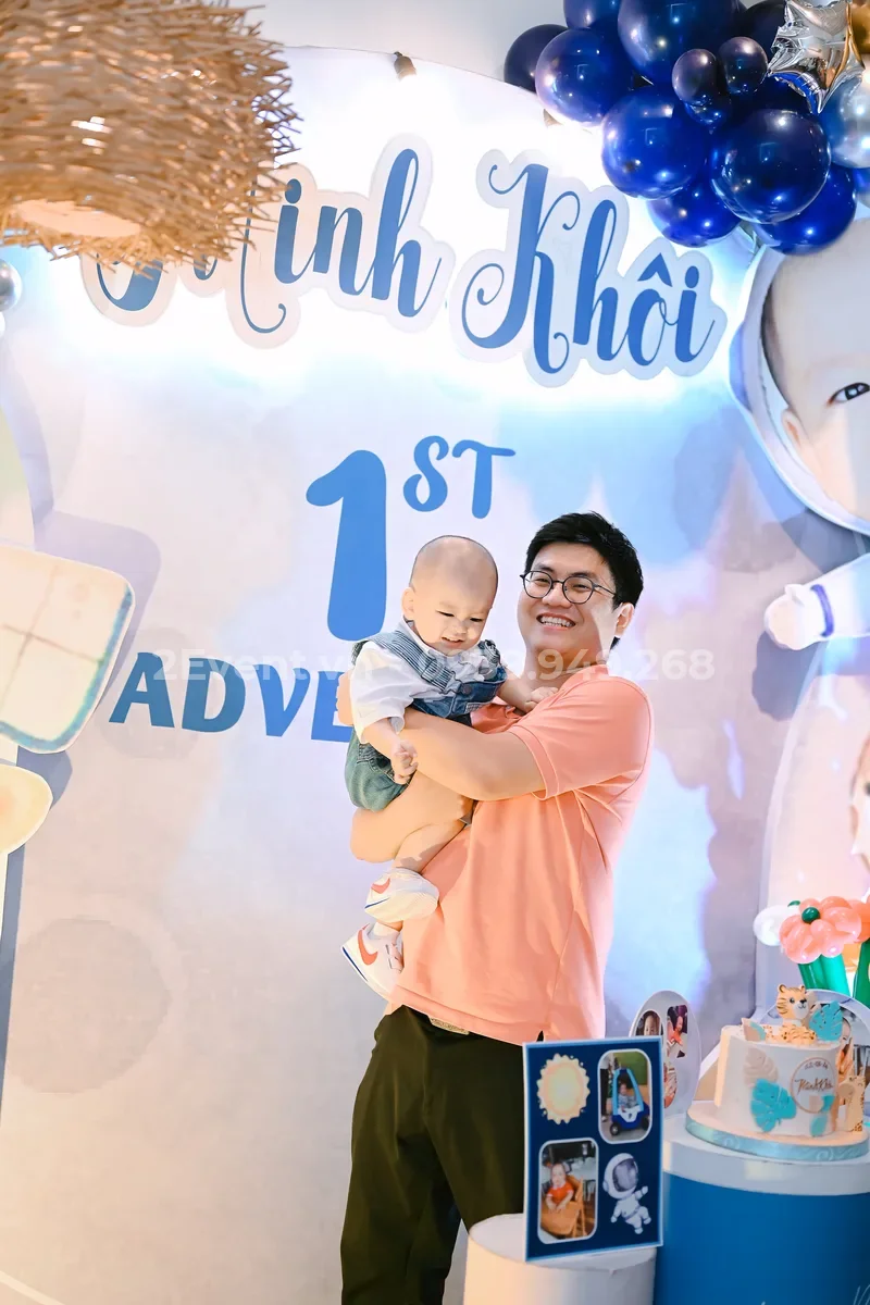 Mẫu trang trí sinh nhật Hello Kitty màu hồng cho bé gái